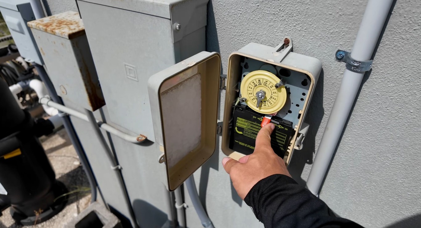 Pool filter cleaning and equipment maintenance in Casas Adobes, AZ